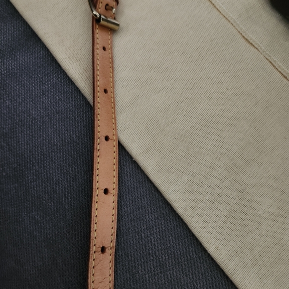 Louis Vuitton Blois Crossbody - Picture 16 of 16